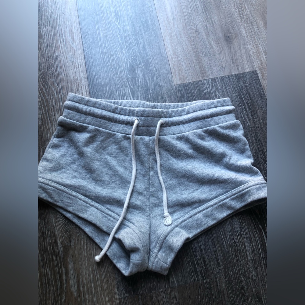 It and Outfitters Women's Light Gray Athletic Drawstring Shorts Size Small
